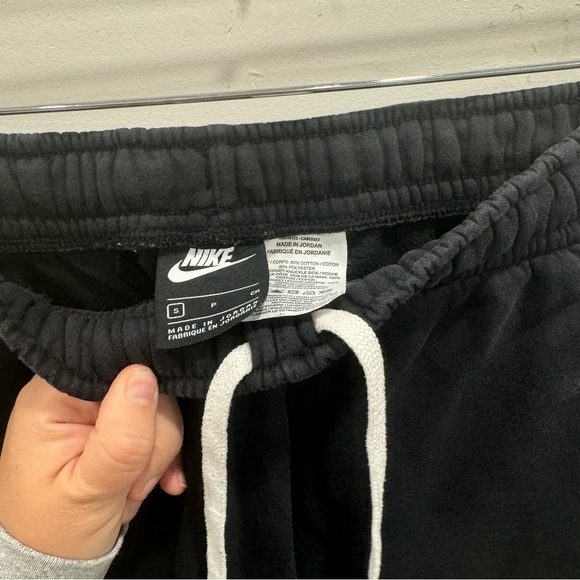 Nike Club Men’s Graphic Shorts Black Small Large Swoosh - Picture 5 of 7